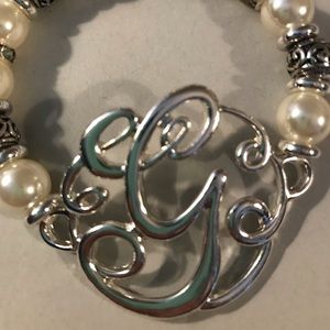 Monogram bracelet initial letter G silver Pearl stretch